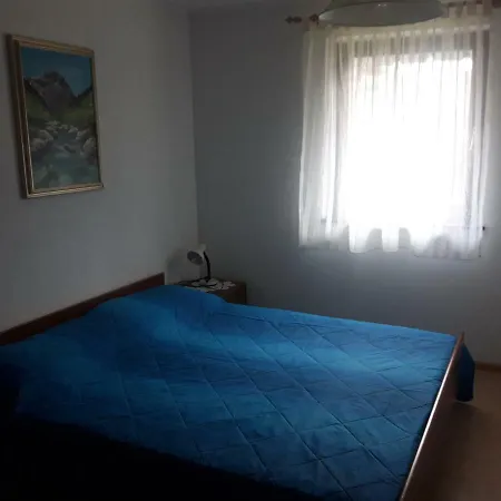 Apartma Bel *