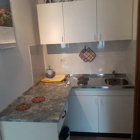 Apartma Bel *